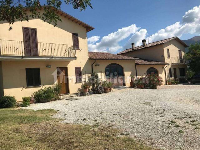 Casa in vendita a Cerqueto, Gualdo Tadino