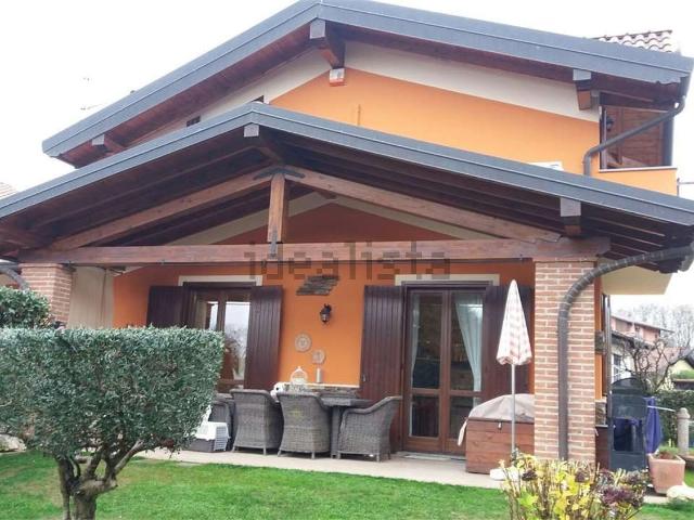 Casa in vendita a Revislate, Novara