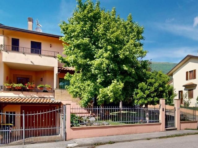 Casa in vendita a Spello, Umbria
