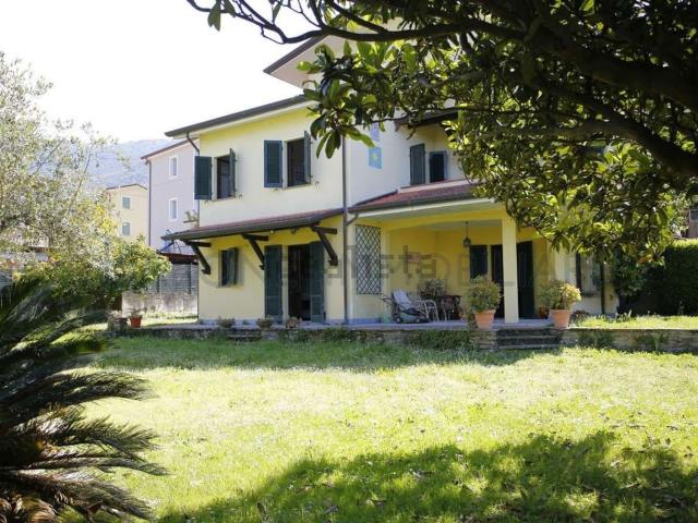 Casa in vendita a Capanne, Montignoso