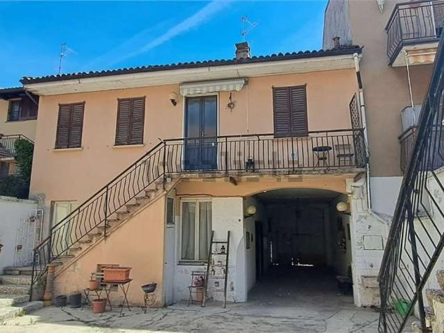 Casa in vendita a Carate Brianza, Lombardia
