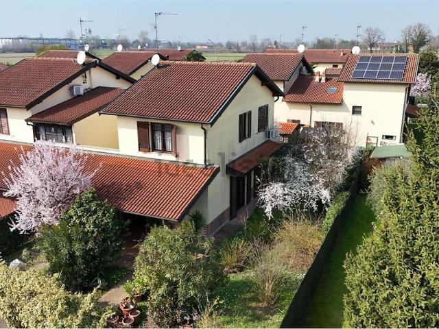 Casa in vendita a Pasturago, Vernate