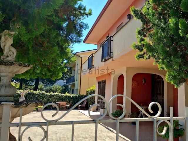 Casa in vendita a Foligno, Umbria