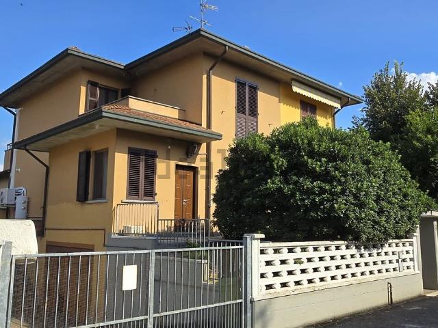 Casa in vendita a Siziano, Lombardia