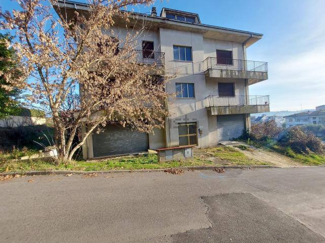 Casa in vendita a Trecastelli, Marche