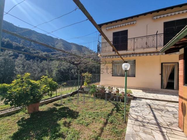 Casa in vendita a Airole, Liguria