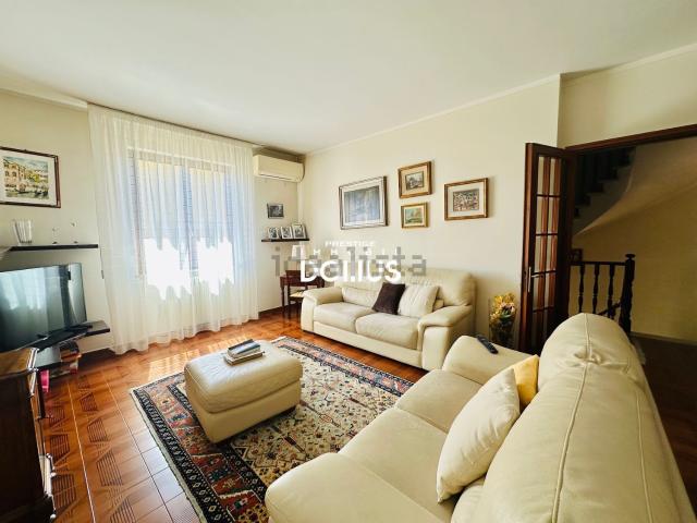 Casa in vendita a Desenzano Del Garda, Lombardia