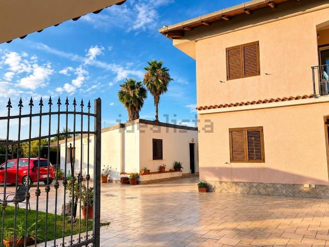 Casa in vendita a Fontane Bianche, Siracusa