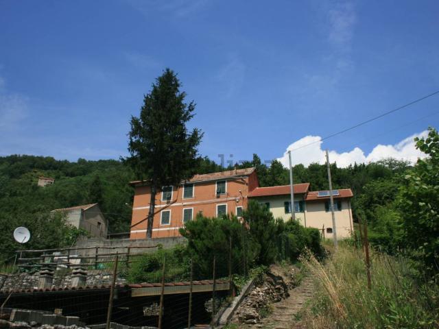 Casa in vendita a Serra Riccò, Liguria