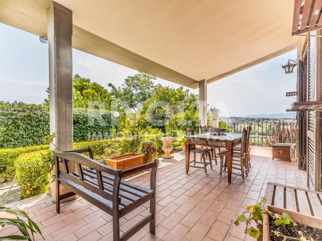 Casa in vendita a Parco Azzurro, Colleverde