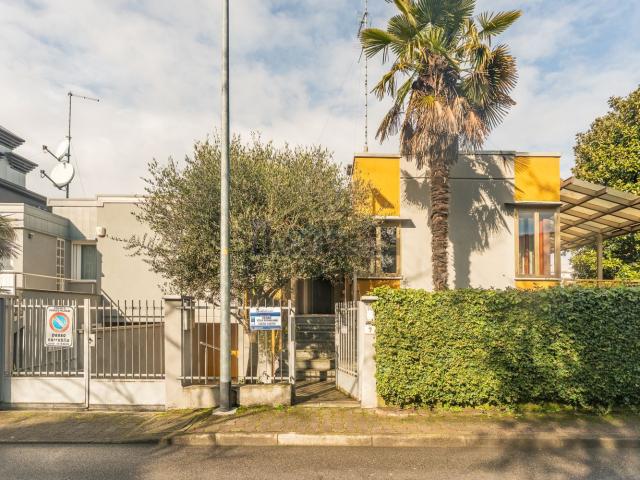 Casa in vendita a San Donato Milanese, Milano
