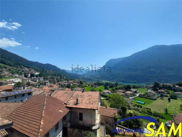 Casa in vendita a Carlazzo, Lombardia