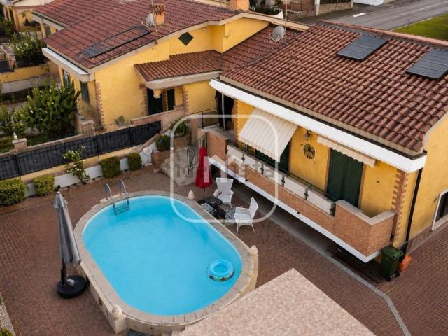 Casa in vendita a Prato Fiorito, Roma Capitale