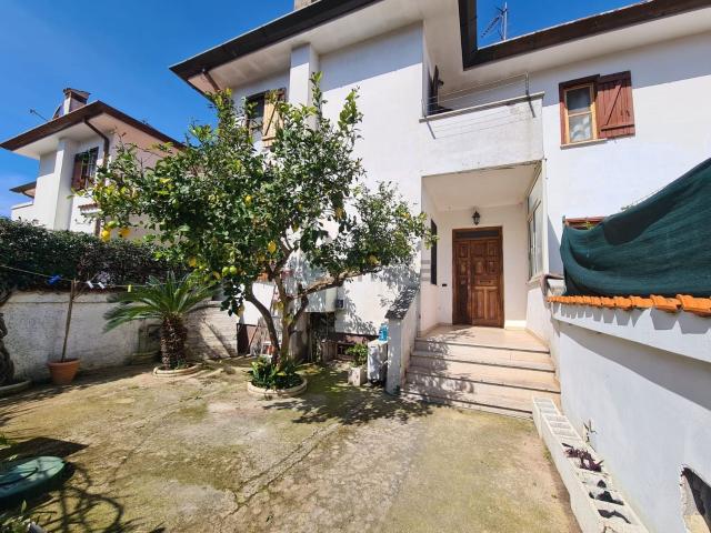 Casa in vendita a Mezzomonte, Sabaudia