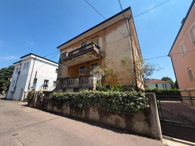 Casa in vendita a Rovigo, Veneto