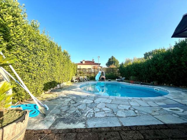 Casa in vendita a Larciano, Castelmartini
