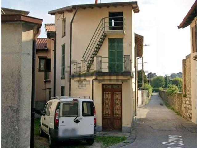 Casa in vendita a Lezza, Ponte Lambro