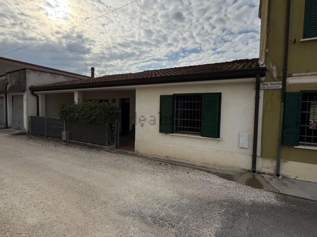 Casa in vendita a Torriana, Serravalle a Po