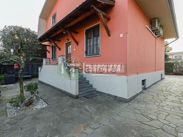 Casa in vendita a Rodano, Lombardia