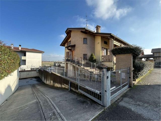 Casa in vendita a Grassobbio, Lombardia