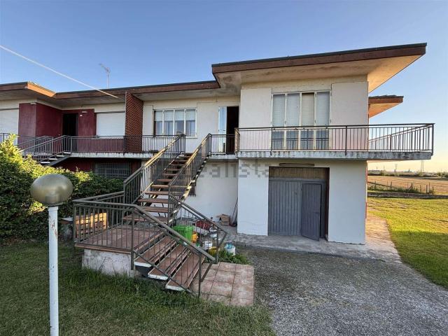 Casa in vendita a Lendinara, Veneto