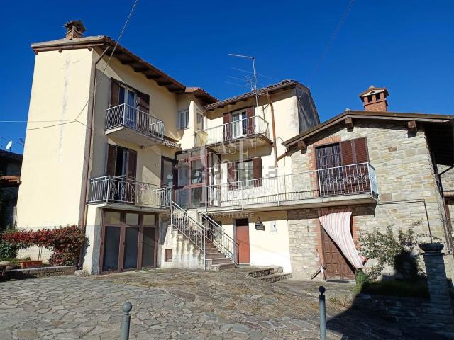 Casa in vendita a Zavattarello, Lombardia