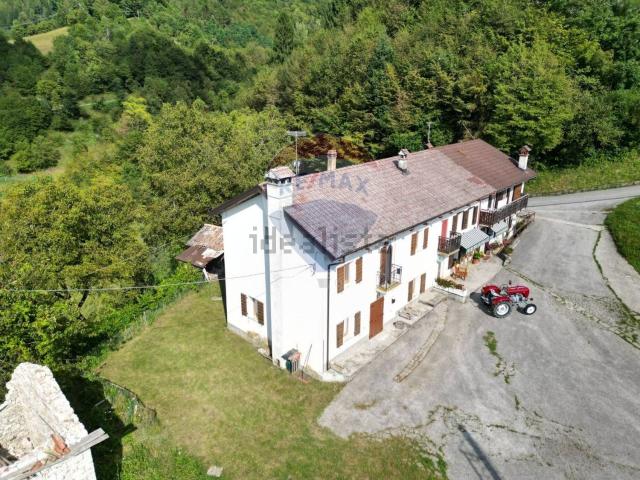 Casa in vendita a Borgo Valbelluna, Stabie