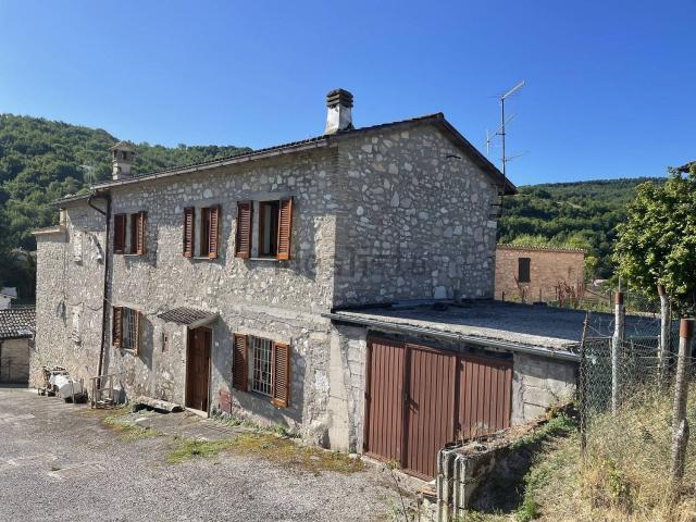 Casa in vendita a Sellano, Umbria