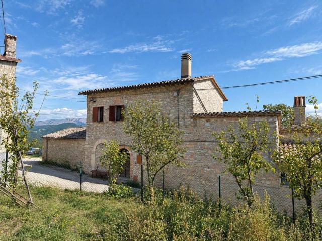 Casa in vendita a Montalbo, Sellano