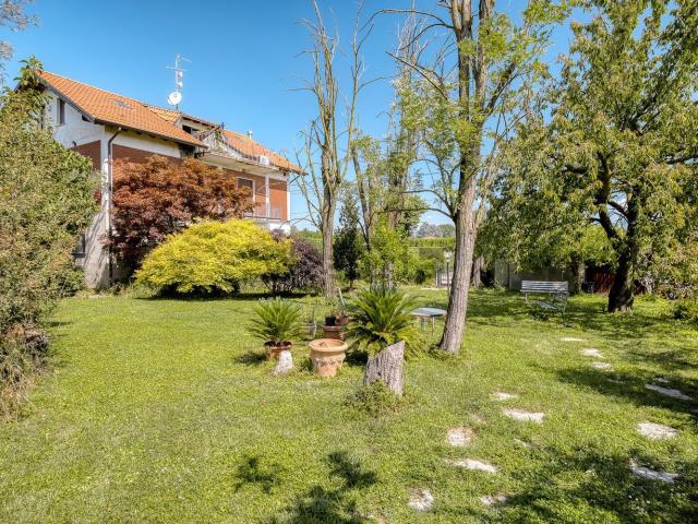 Casa in vendita a Bernareggio, Lombardia