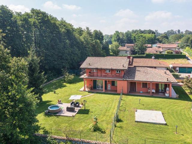 Casa in vendita a Revislate, Novara