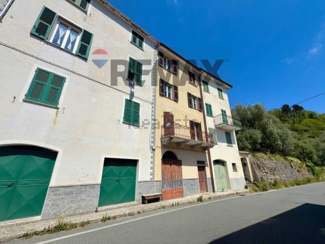 Casa in vendita a Castiglione Chiavarese, Liguria