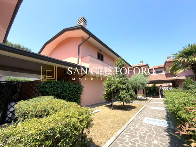 Casa in vendita a Uboldo, Lombardia