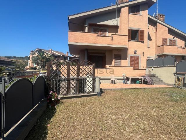 Casa in vendita a La Giustiniana, Montecompatri