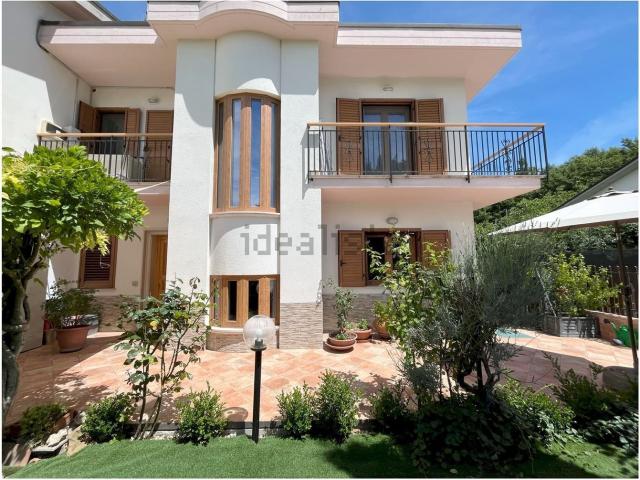 Casa in vendita a Pesche, Molise