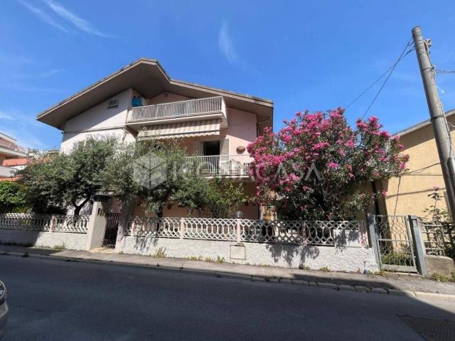 Casa in vendita a Villa Canonico, Montesilvano