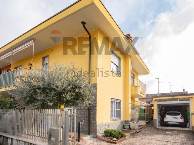 Casa in vendita a Rho, Lombardia