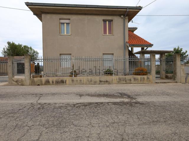 Casa in vendita a Roseto Degli Abruzzi, Abruzzo