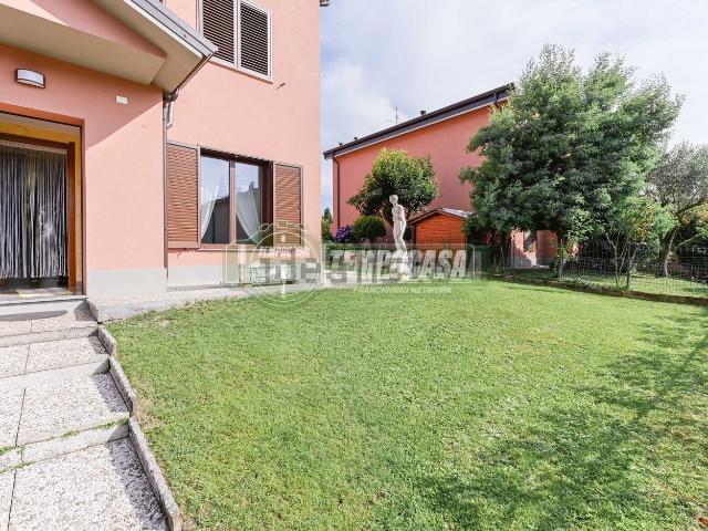 Casa in vendita a Vimercate, Lombardia