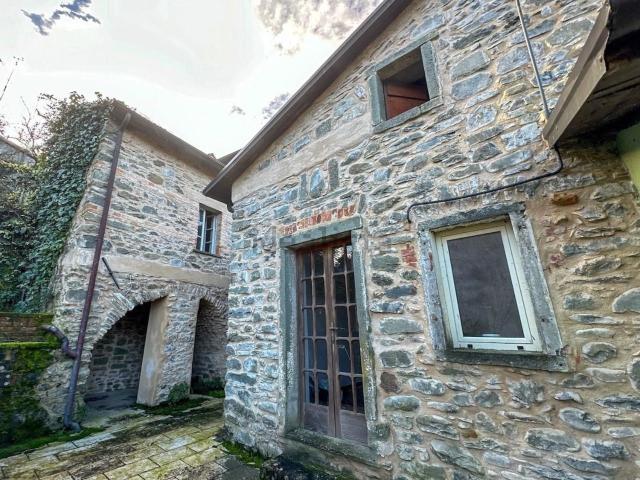 Casa in vendita a Case Corvi, Pontremoli