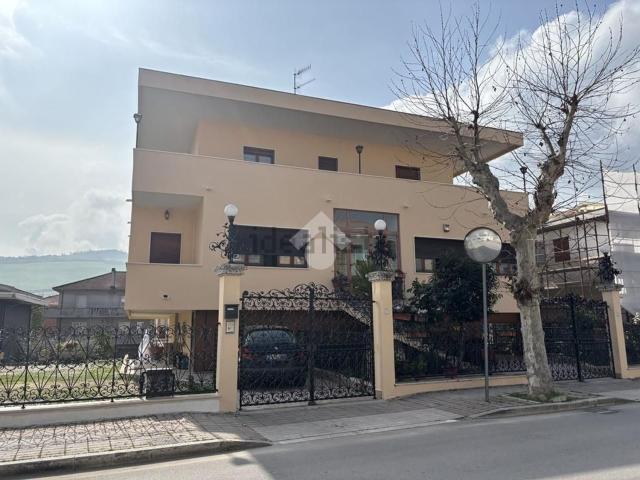 Casa in vendita a Pineto, Abruzzo