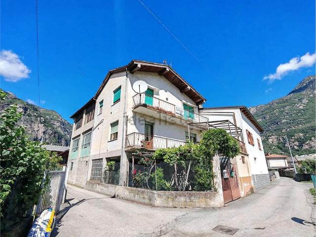 Casa in vendita a Donnas, Aosta