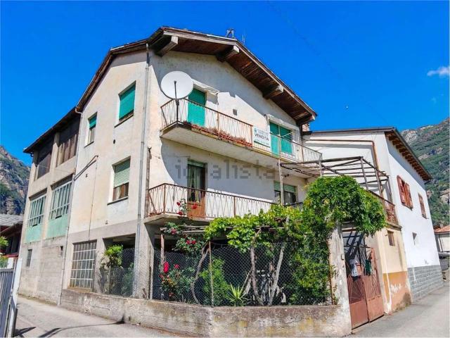 Casa in vendita a Donnas, Aosta