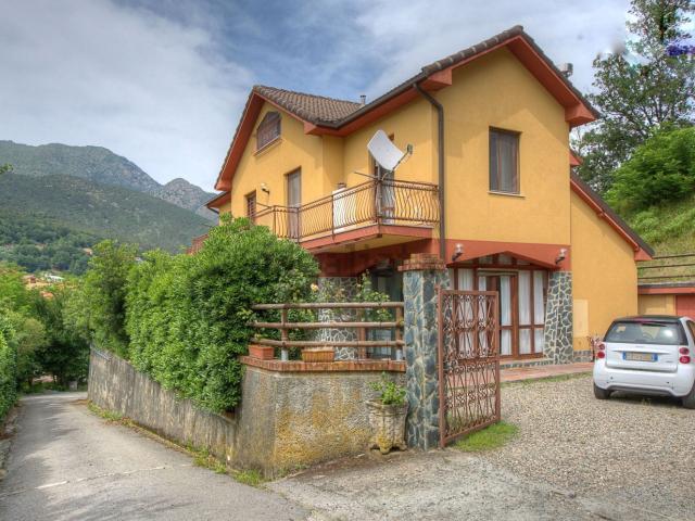 Casa in vendita a Cogoleto, Liguria