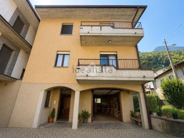 Casa in vendita a Fusine, Lombardia