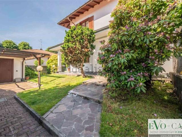 Casa in vendita a Magnago, Lombardia