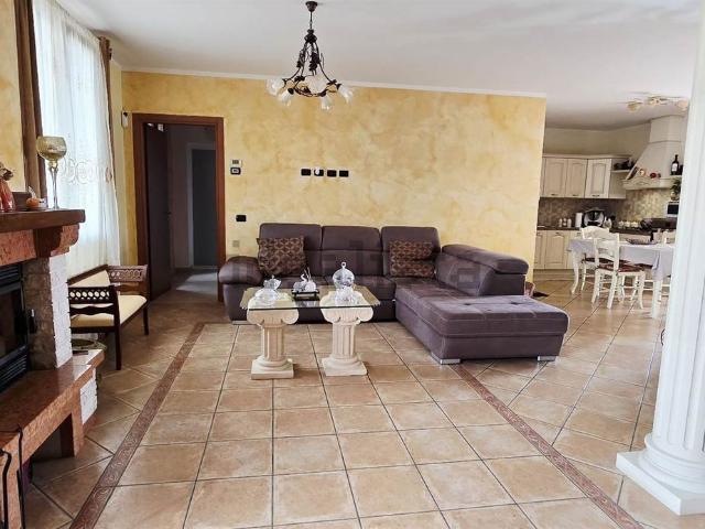 Casa in vendita a Pomponesco, Lombardia