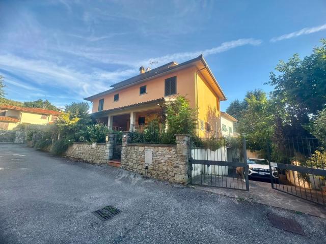 Casa in vendita a Palazzo Del Pero, Toscana