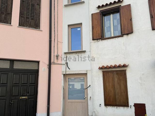 Casa in vendita a Sagrado, Sagrado / Sagrât / Zegraj