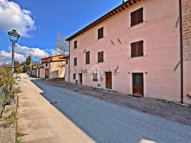 Casa in vendita a Gualdo Tadino, Umbria